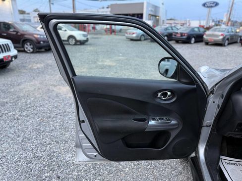 Used 2011 Nissan Juke S image 9