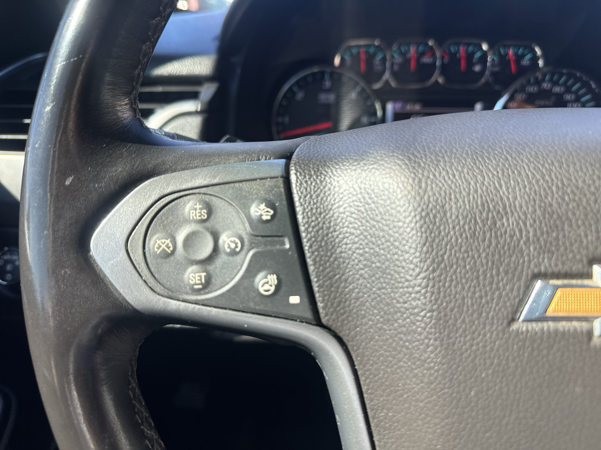 Used 2015 Chevrolet Suburban LTZ RWD image 11