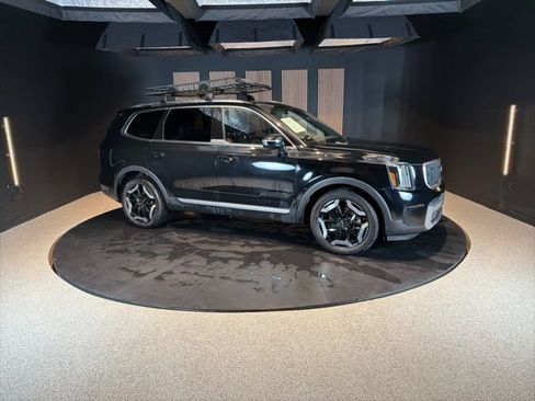 Used 2023 Kia Telluride EX w/ EX Captain's Chair Package AWD/4WD image 8