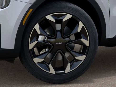 Used 2025 Kia Sorento SX FWD image 9