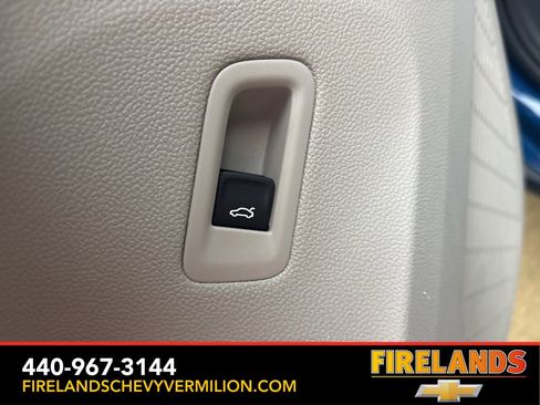 Used 2025 Volkswagen Atlas SE image 16