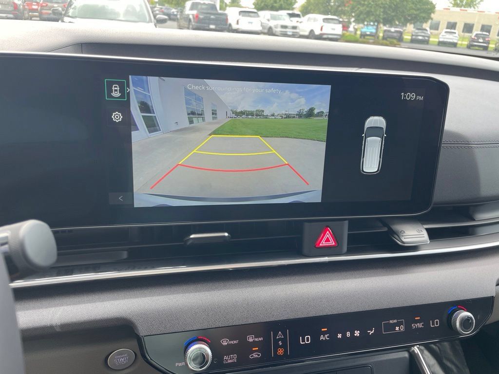 New 2027 Kia Carnival EX FWD image 21