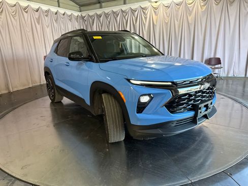 Used 2024 Chevrolet TrailBlazer RS w/ Driver Confidence Package FWD image 3