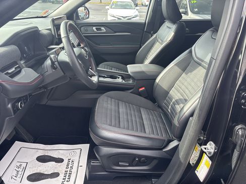 Used 2025 Ford Explorer ST-Line w/ ST-Line Street Pack image 12