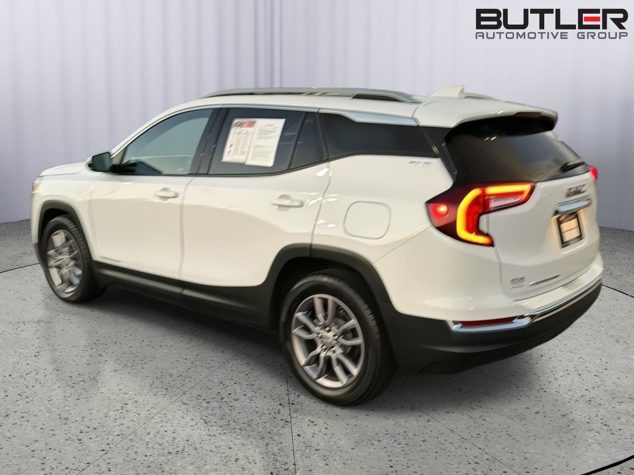 Used 2023 GMC Terrain SLT FWD image 4