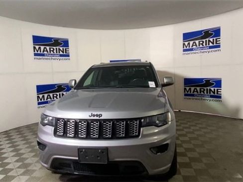 Used 2017 Jeep Grand Cherokee Altitude image 5