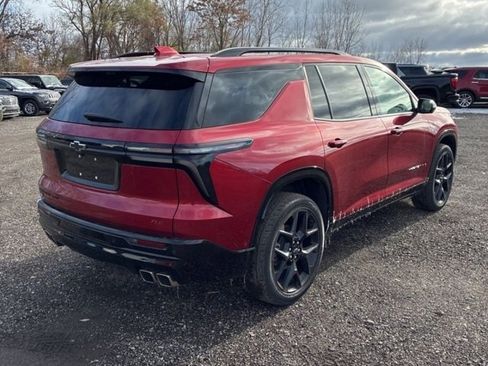 Used 2024 Chevrolet Traverse RS image 2