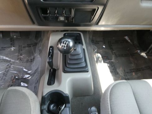 Used 2004 Jeep Wrangler Sahara AWD/4WD image 20