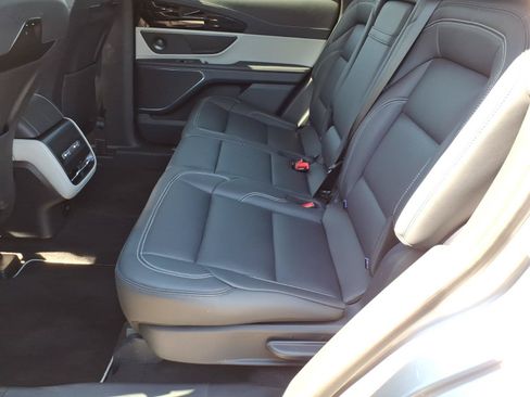 Used 2025 Lincoln Nautilus Premier w/ Equipment Group 102A AWD/4WD image 11