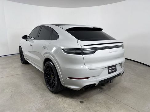 Used 2021 Porsche Cayenne GTS image 3
