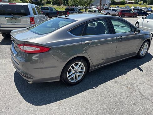 Used 2014 Ford Fusion SE FWD image 10