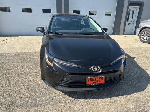 Used 2025 Toyota Corolla LE FWD image 2