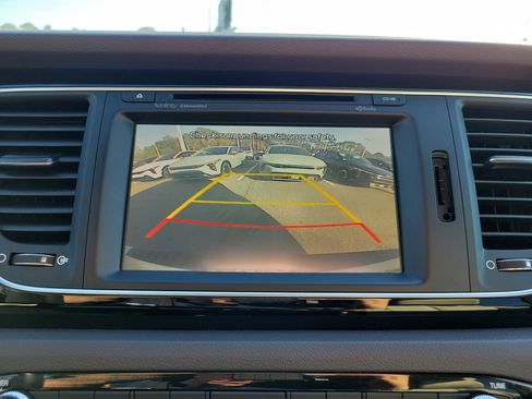 Used 2015 Kia Sedona SX image 35