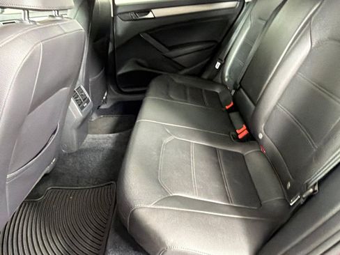 Used 2015 Volkswagen Passat TDI SE FWD image 19