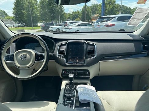 Used 2018 Volvo XC90 T6 Momentum w/ Convenience Package AWD/4WD image 9