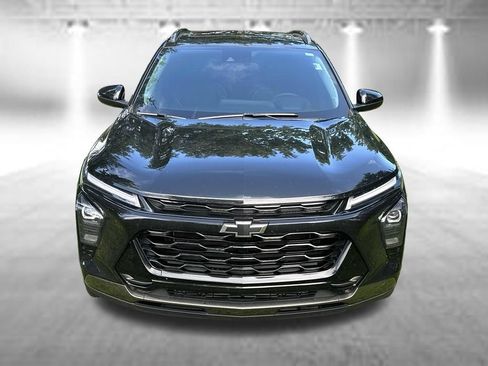 Used 2024 Chevrolet Trax ACTIV w/ Sunroof Package FWD image 2
