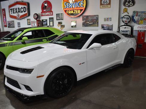 Used 2015 Chevrolet Camaro Z/28 RWD image 1
