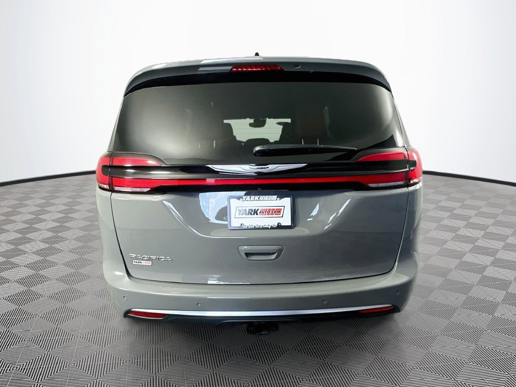 Used 2024 Chrysler Pacifica Pinnacle w/ Trailer Tow Group FWD image 10