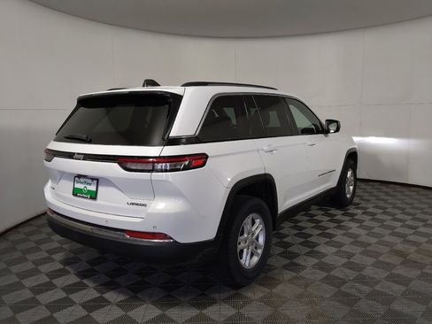 Used 2023 Jeep Grand Cherokee Laredo w/ Luxury Tech Group I AWD/4WD image 9