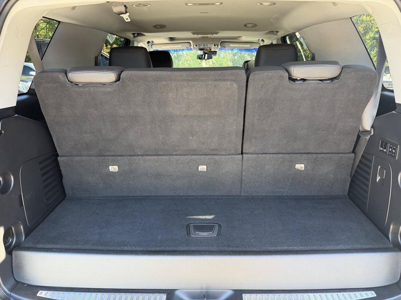Used 2020 Cadillac Escalade Luxury AWD/4WD image 16