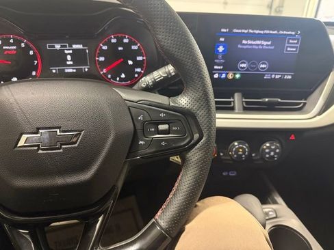 Certified 2024 Chevrolet Trax RS w/ Sunroof Package image 13