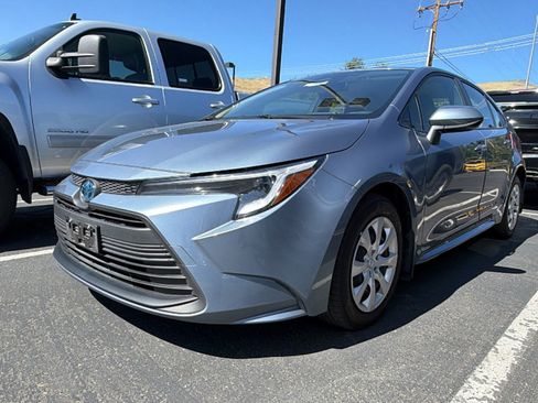 Certified 2025 Toyota Corolla LE AWD/4WD image 4