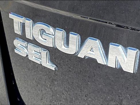 Used 2019 Volkswagen Tiguan SEL FWD image 25