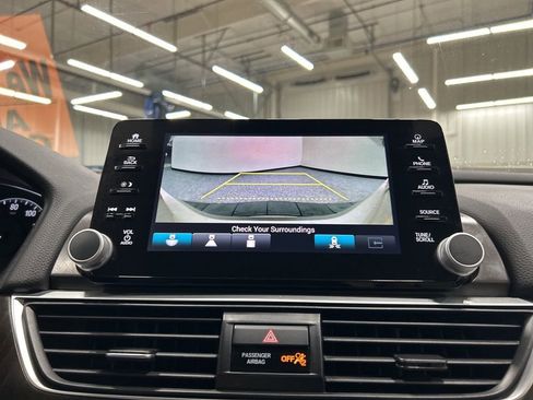 Used 2018 Honda Accord Touring image 19