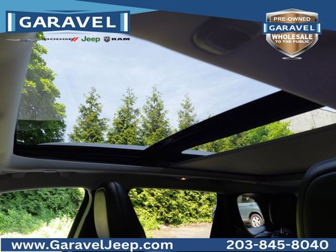 Used 2019 Jeep Cherokee Overland AWD/4WD image 9