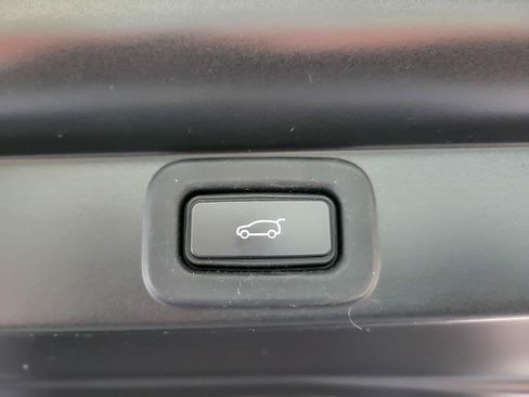 Used 2023 Land Rover Range Rover SE image 20