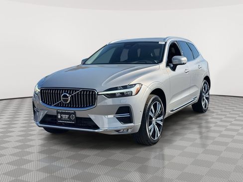 Used 2023 Volvo XC60 B5 Plus w/ Climate Package image 2