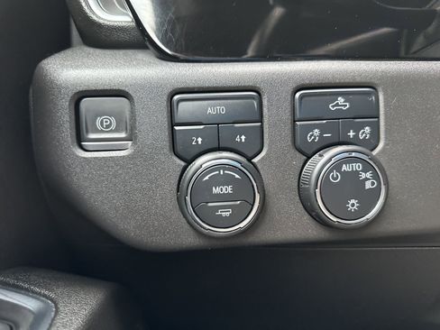 Used 2023 Chevrolet Silverado 1500 LT image 35