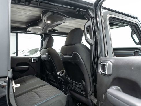 Used 2025 Jeep Wrangler Unlimited Rubicon 4xe AWD/4WD image 14