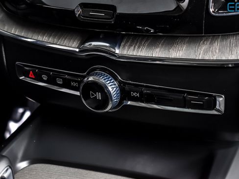 Used 2025 Volvo XC60 B5 Plus image 27