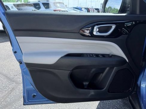 Certified 2022 Jeep Compass Limited AWD/4WD image 12