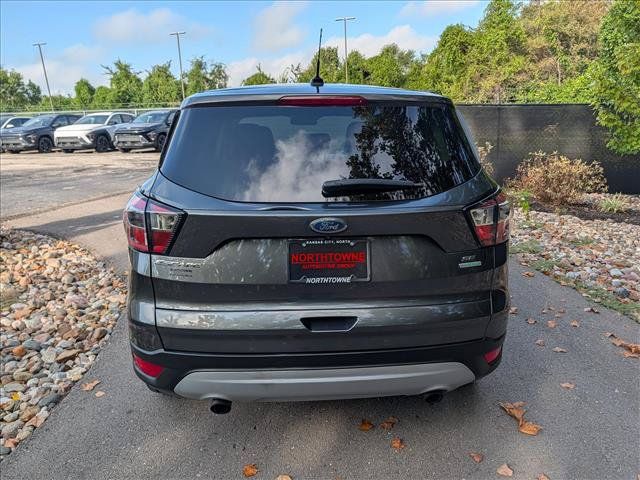 Used 2017 Ford Escape SE FWD image 4