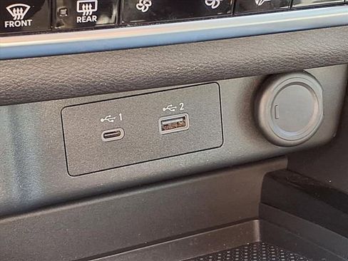 Used 2023 Nissan Rogue SV image 24