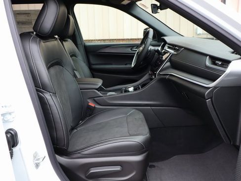 New 2025 Jeep Grand Cherokee Altitude image 41