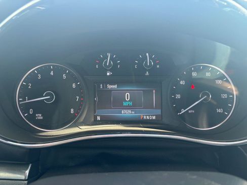 Used 2022 Buick Encore Preferred AWD/4WD image 2