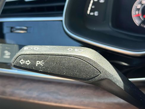 Used 2019 Audi Q8 Premium Plus w/ Premium Plus AWD/4WD image 37
