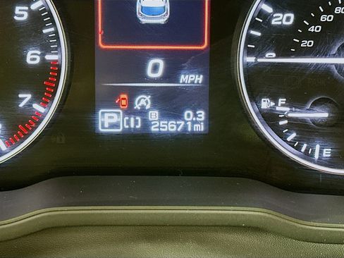 Used 2025 Subaru Crosstrek 2.0i Premium image 18