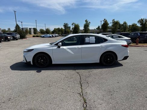 Used 2025 Toyota Camry SE FWD image 4