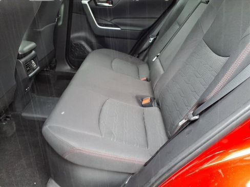 Used 2024 Toyota RAV4 SE image 9