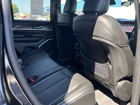 Used 2024 Jeep Grand Cherokee Limited w/ Luxury Tech Group II AWD/4WD image 21