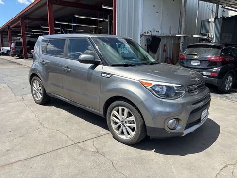 Used 2019 Kia Soul + image 2