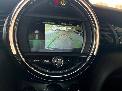 Used 2021 MINI Cooper 2-Door Hardtop image 9