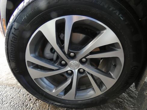 Used 2021 Buick Envision Essence image 8