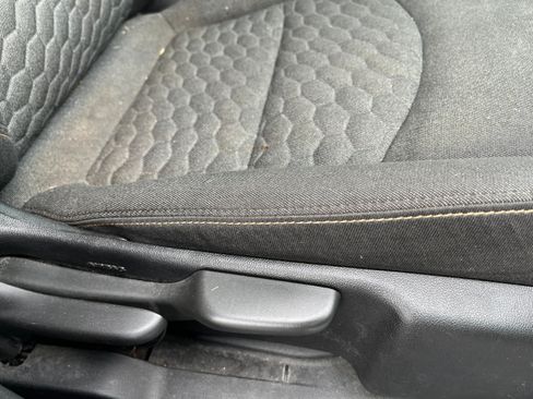 Used 2018 Chevrolet Equinox LT w/ Sun & Infotainment Package FWD image 17