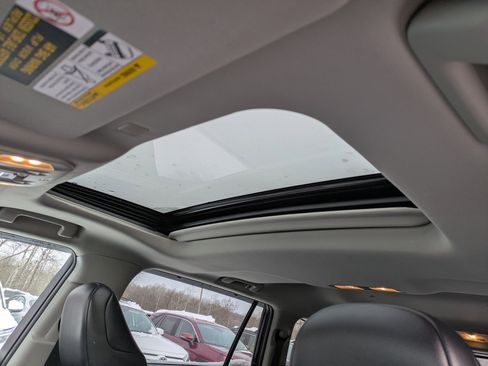 Used 2022 Toyota Highlander XLE image 15