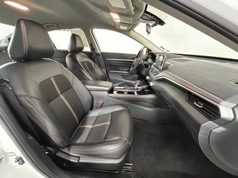 Used 2024 Nissan Altima 2.5 SR FWD image 12